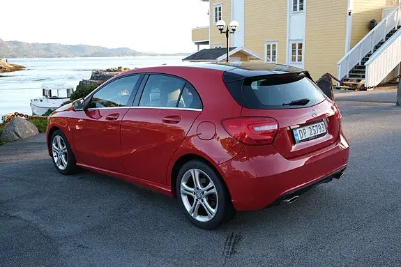 Mercedes-Benz A 180 2013 photo 4