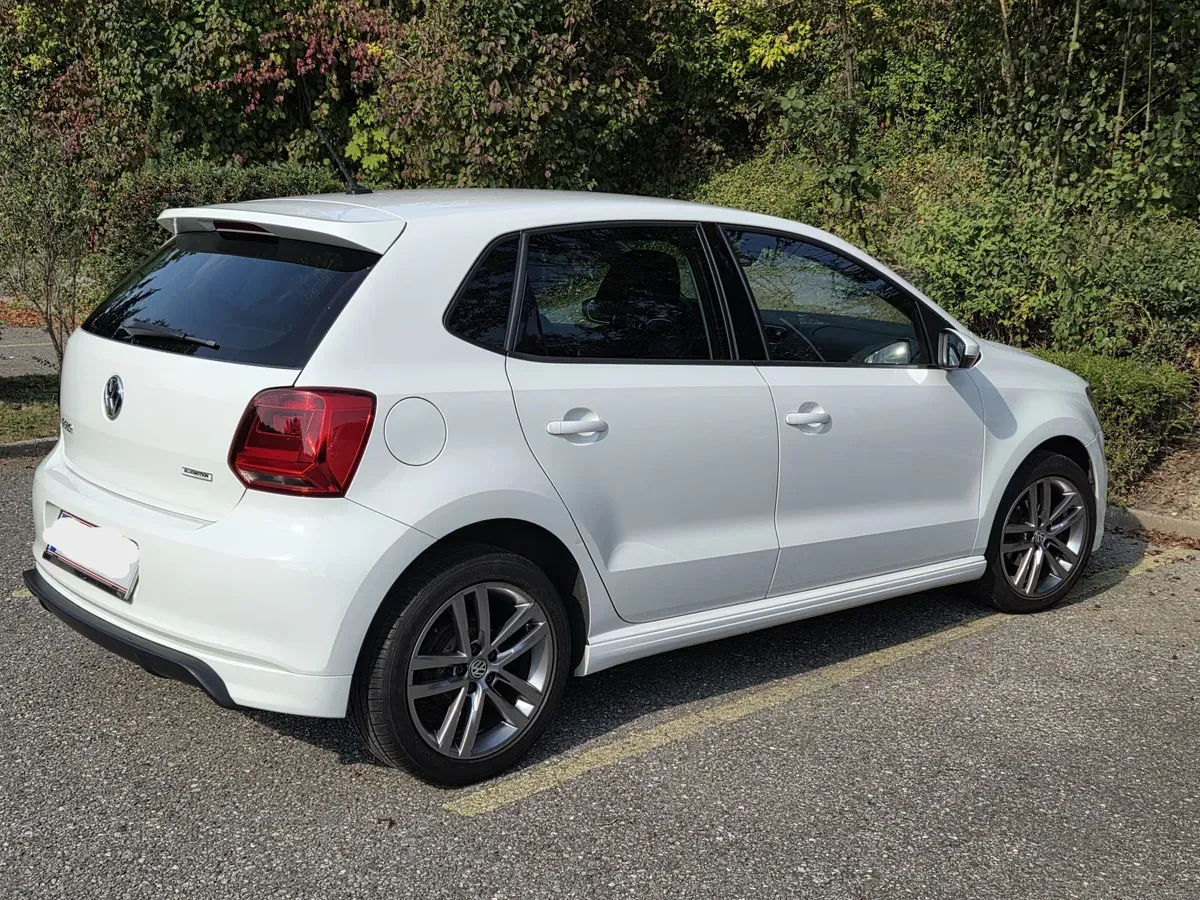 Volkswagen Polo 2015 photo 2