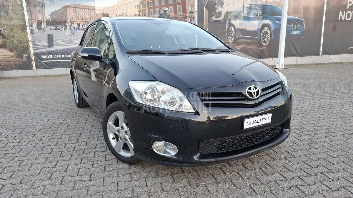 Toyota Auris 2011 photo 2