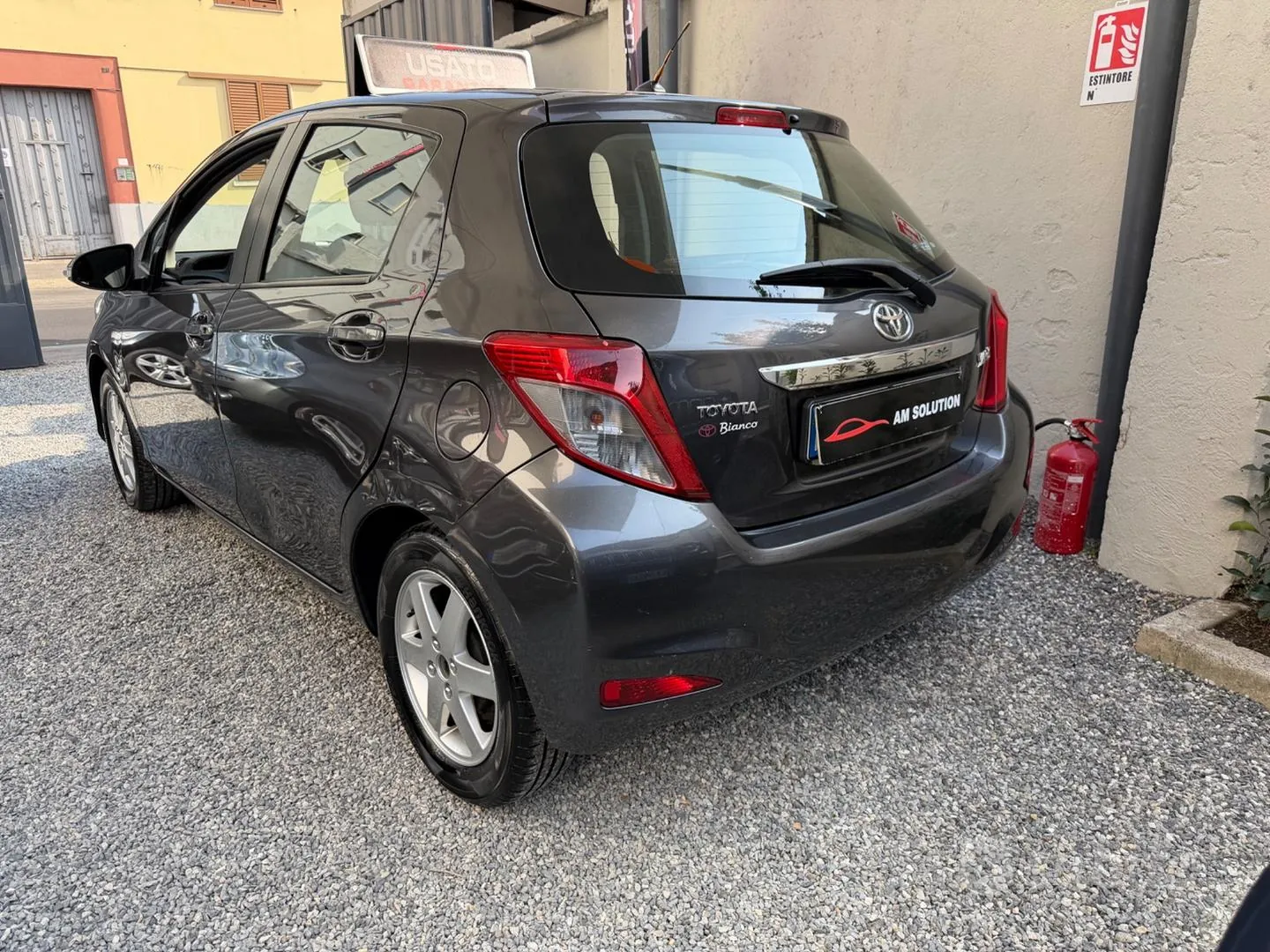 Toyota Yaris 2012 photo 3