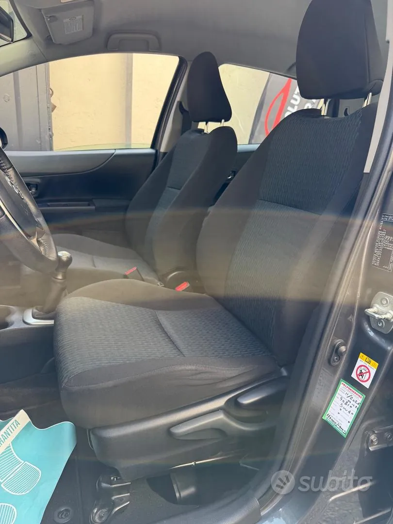 Toyota Yaris 2012 photo 5