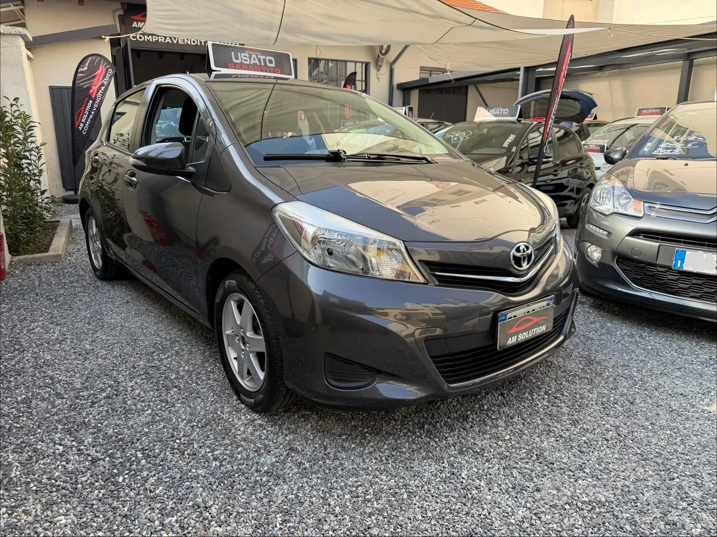 Toyota Yaris 2012 photo 2