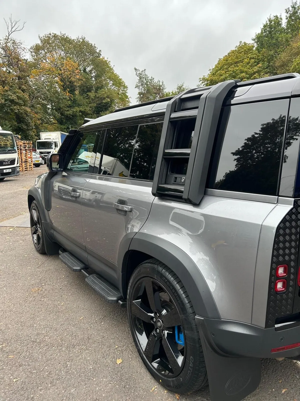 Land Rover Defender 110 2021 photo 3