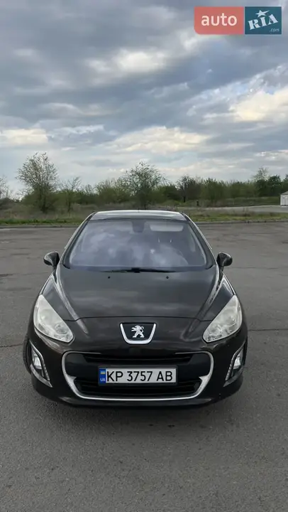 Peugeot 308 2012 photo 2