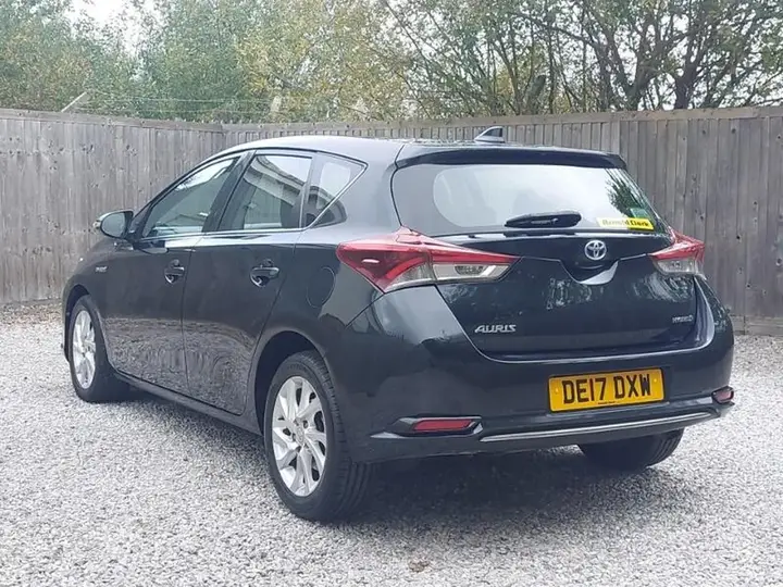 Toyota Auris 2017 photo 2