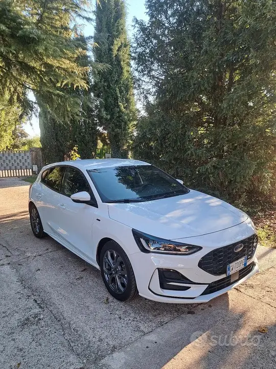 Ford Focus 2024 photo 2