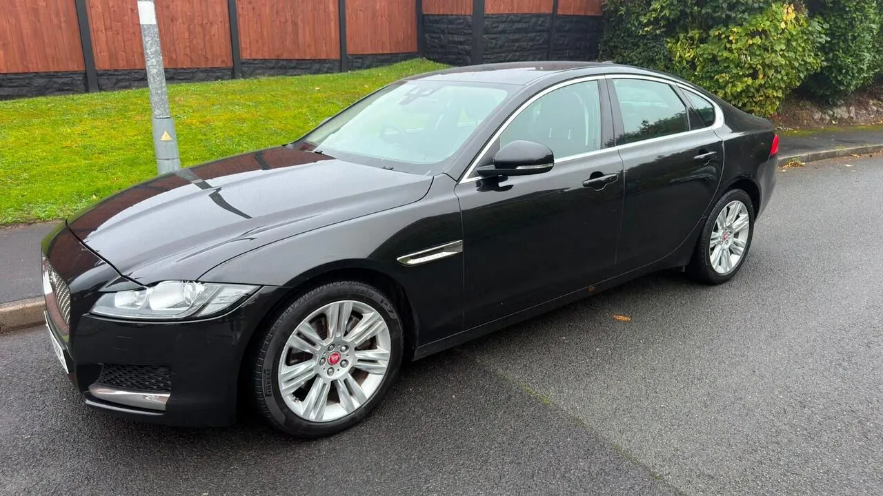 Jaguar Xf 2017 photo 2