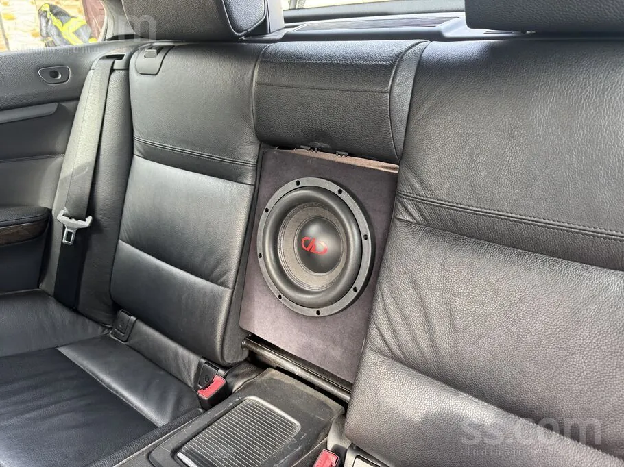 BMW E93 2012 photo 3