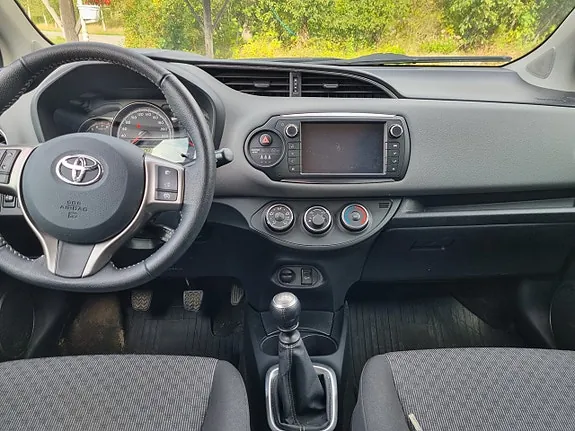Toyota Yaris 2014 photo 3