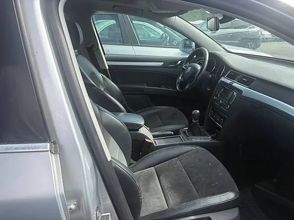 Skoda Superb 2015 photo 4
