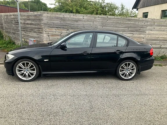 BMW 320I 2010 photo 2