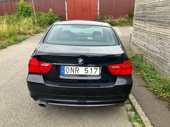 BMW 320I 2010 photo 3