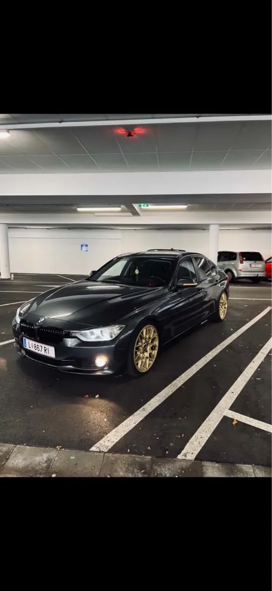 BMW 3 Series 2012 photo 2