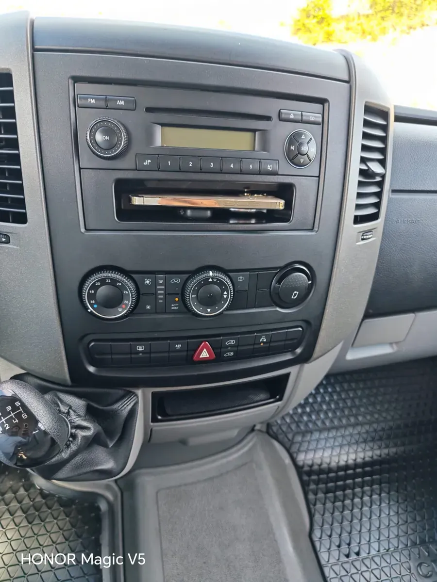 Volkswagen Crafter 2009 photo 2