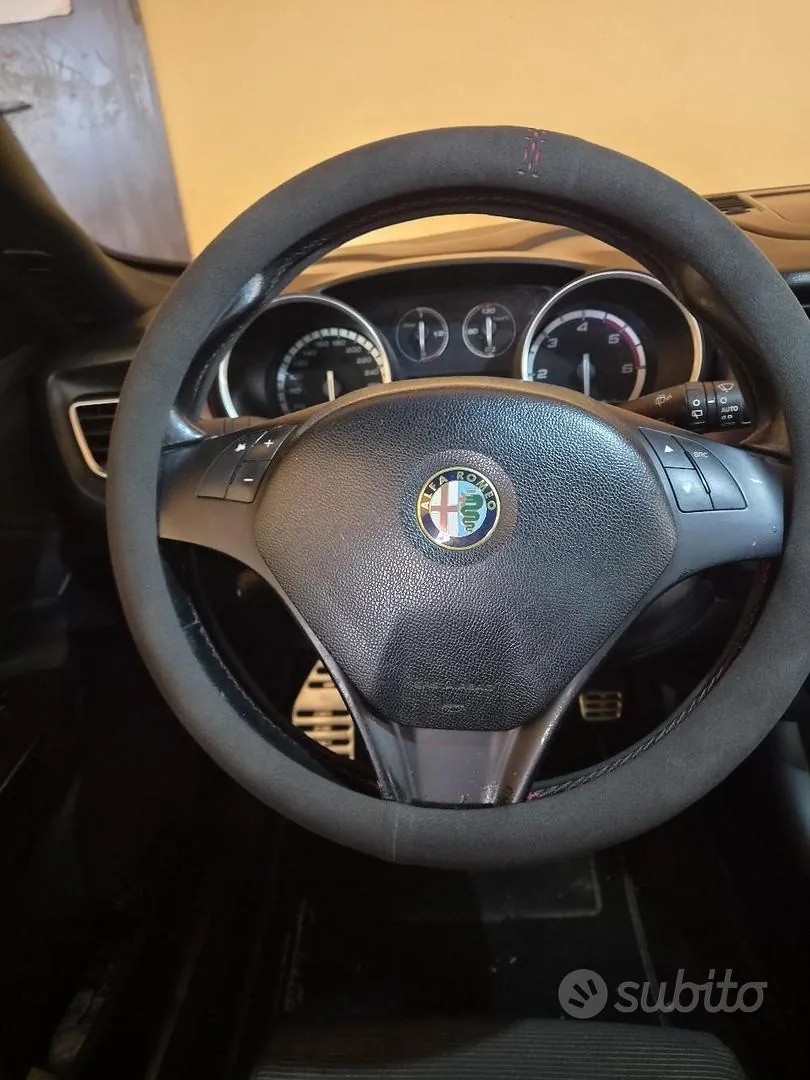 Alfa Romeo Giulietta 2012 photo 3