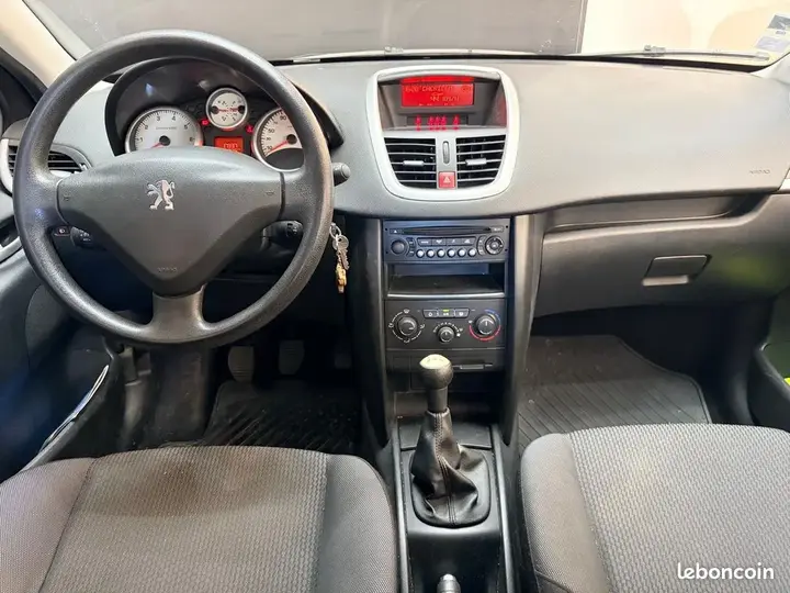 Peugeot 207 2010 photo 3