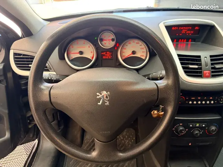 Peugeot 207 2010 photo 4