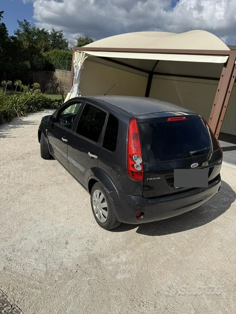 Ford Fiesta 2006 photo 2