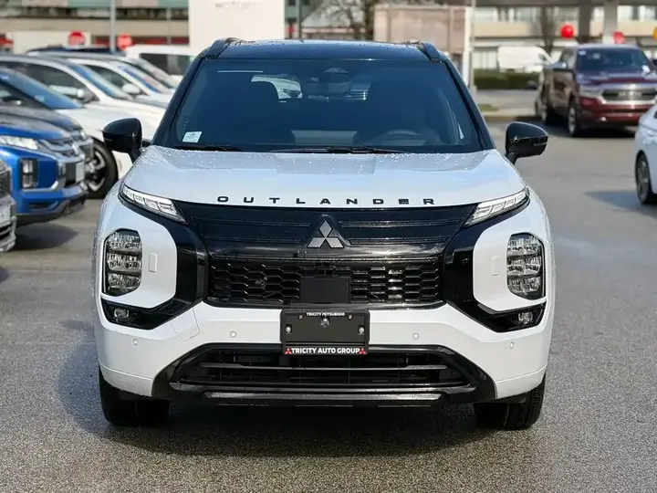 Mitsubishi Outlander 2026 photo 3