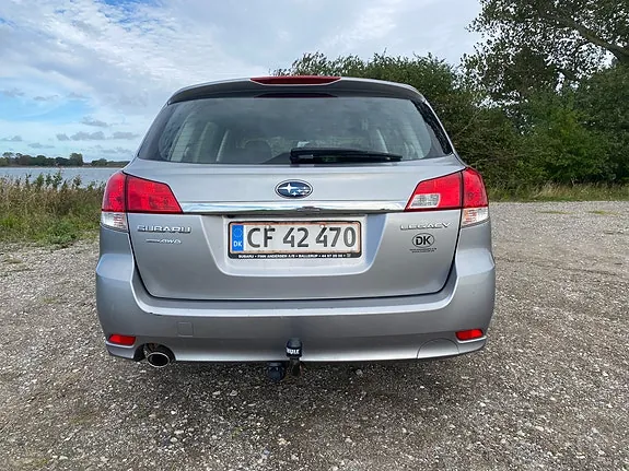 Subaru Legacy 2010 photo 3