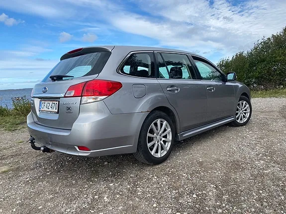 Subaru Legacy 2010 photo 4