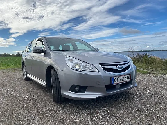 Subaru Legacy 2010 photo 2