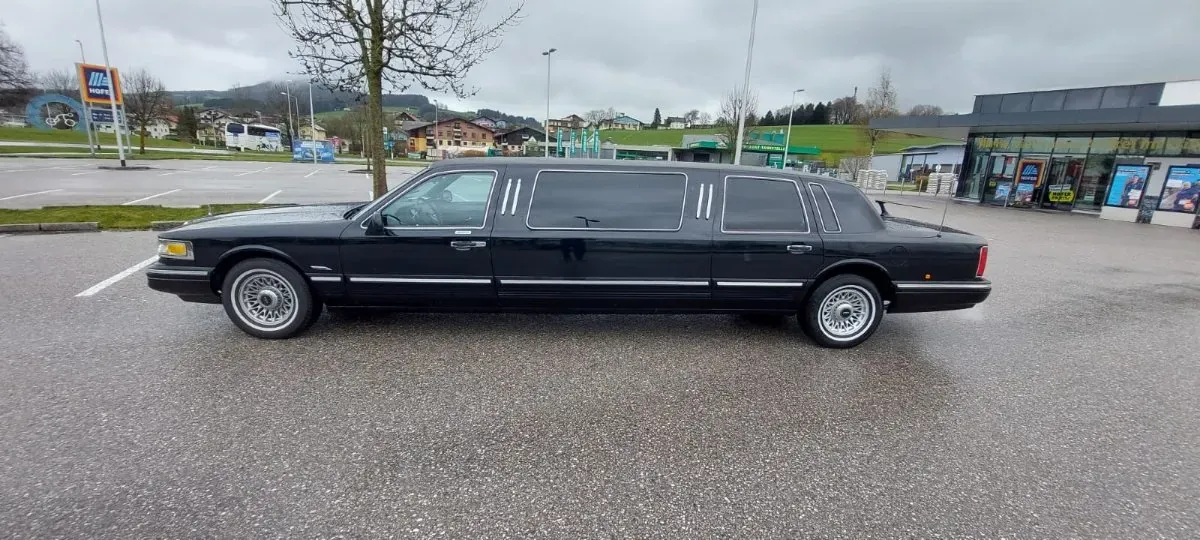 Lincoln Town Car 1997 photo 2