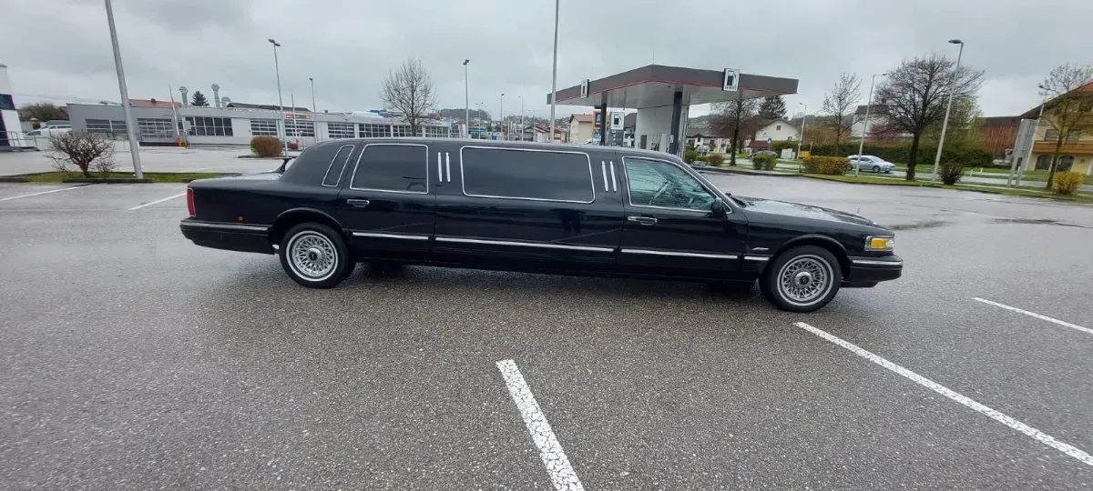 Lincoln Town Car 1997 photo 3