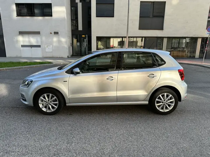 Volkswagen Polo 2015 photo 2