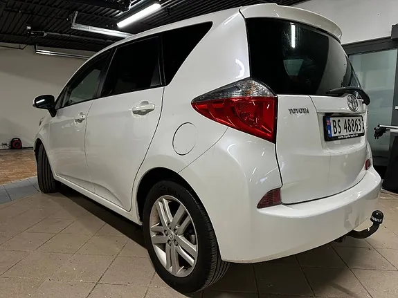 Toyota Verso-S 2012 photo 3