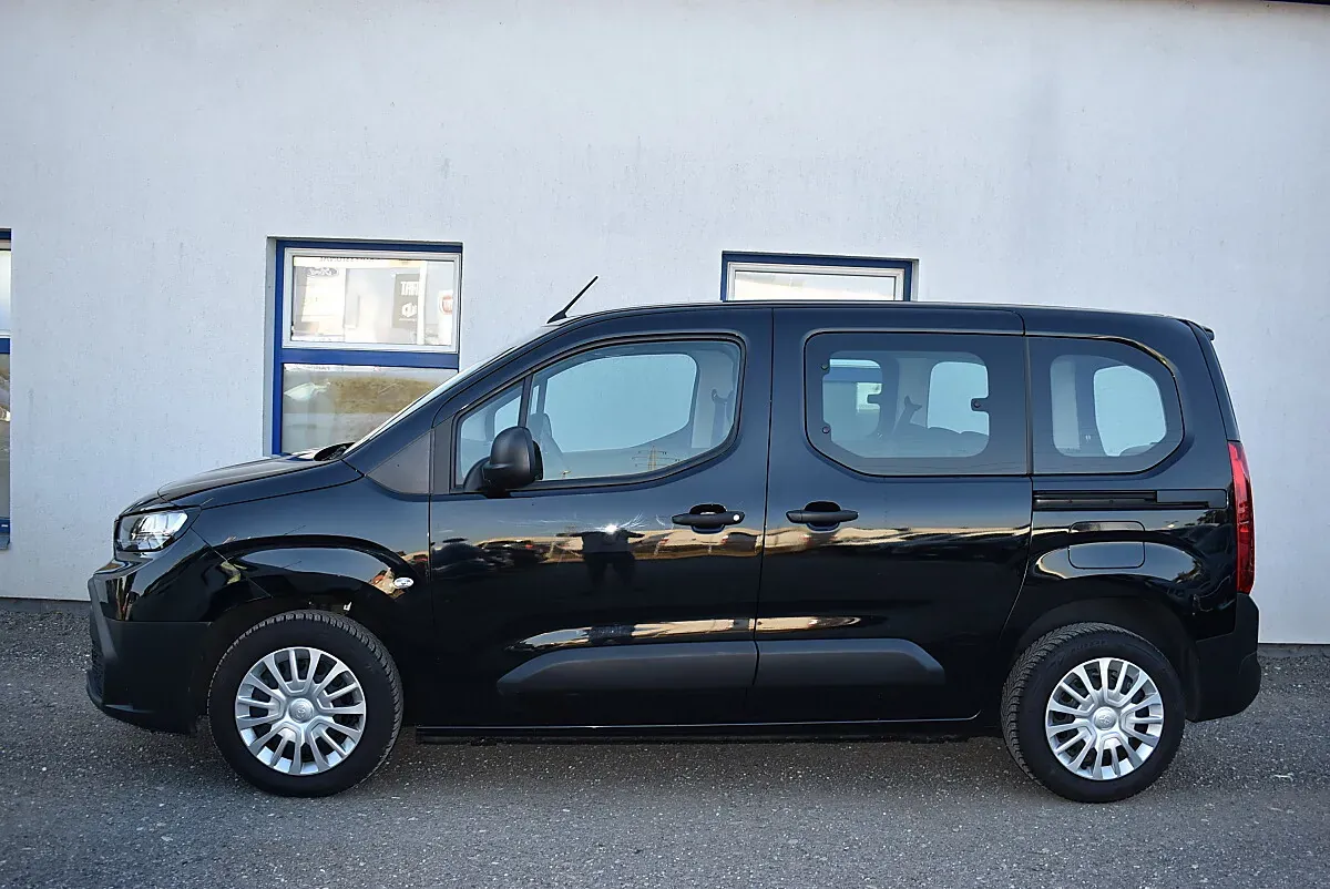 Toyota Proace City Verso L1 1,2 110 Shuttle 2024 photo 2