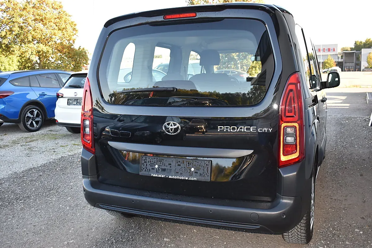 Toyota Proace City Verso L1 1,2 110 Shuttle 2024 photo 3