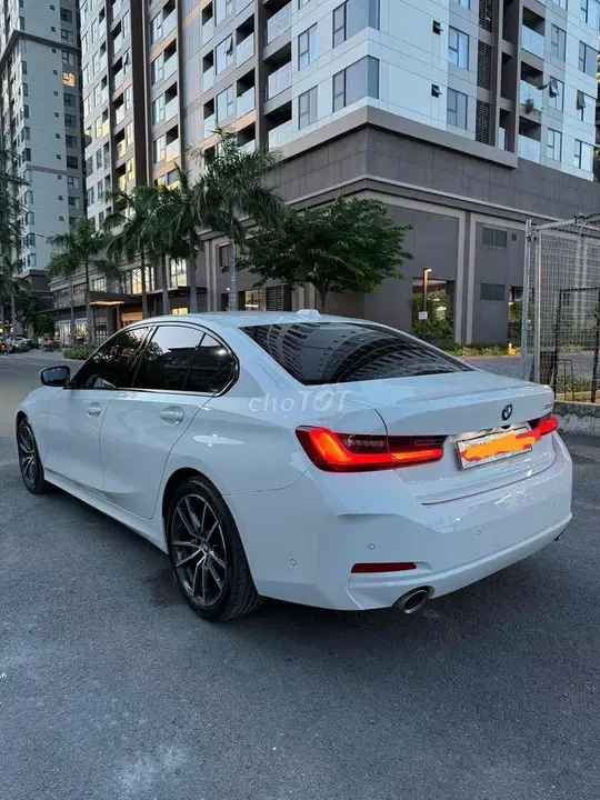 BMW 3 Series 2025 photo 3