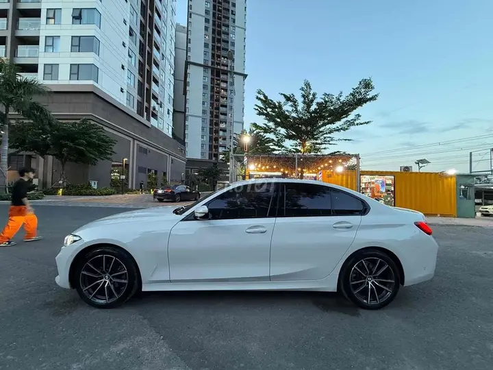 BMW 3 Series 2025 photo 2