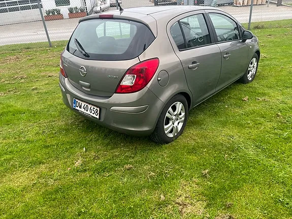 Opel Corsa 2011 photo 4