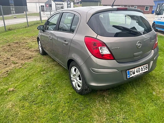 Opel Corsa 2011 photo 3