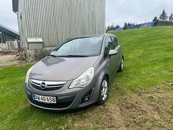 Opel Corsa 2011 photo 2