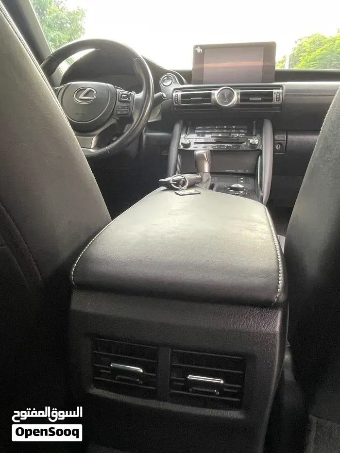Lexus Is 2022 photo 2
