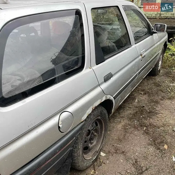 Ford Escort 1993 photo 3
