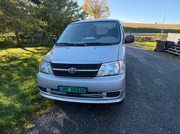 Toyota Hiace 2011 photo 2