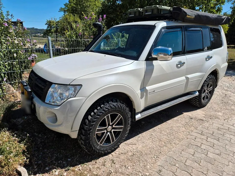 Mitsubishi Pajero V80