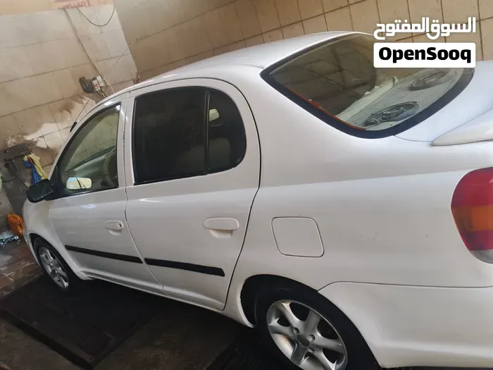 Toyota Echo 2004 photo 2