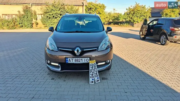 Renault Grand Scenic 2015 photo 2