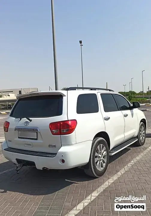 Toyota Sequoia 2014 photo 2