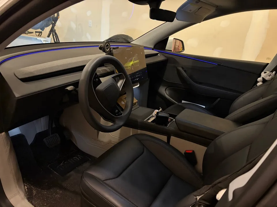 Tesla Model Y 2026 photo 4