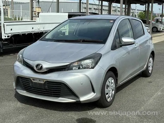 Toyota Vitz F 2016 photo 2