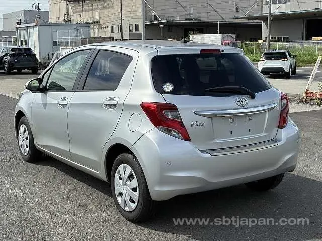 Toyota Vitz F 2016 photo 3