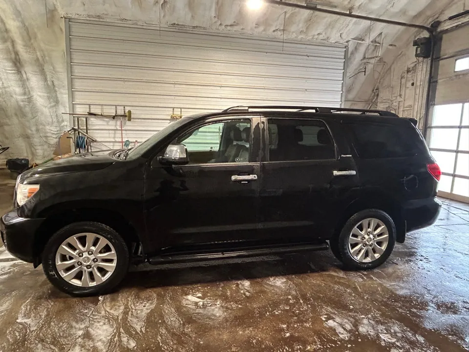 Toyota Sequoia 2014 photo 2