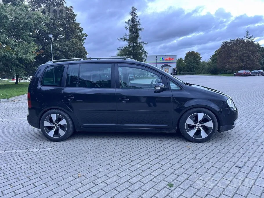 Volkswagen Touran 2004 photo 4