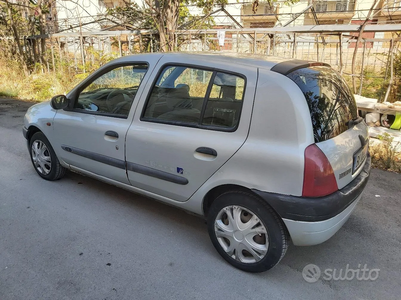 Renault Clio 2000 photo 4